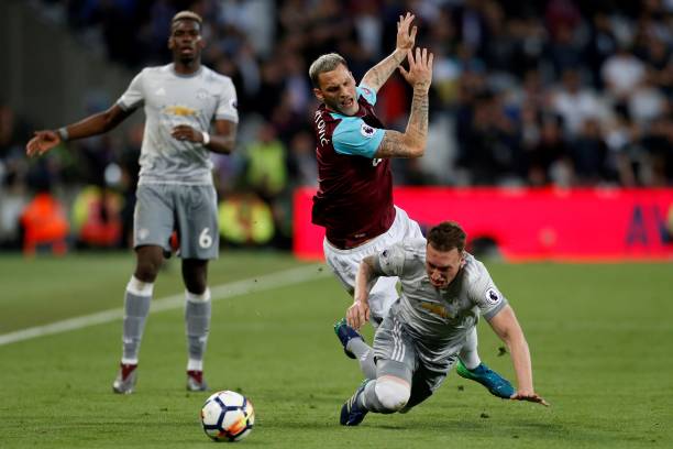 使得她在比 使得她在比